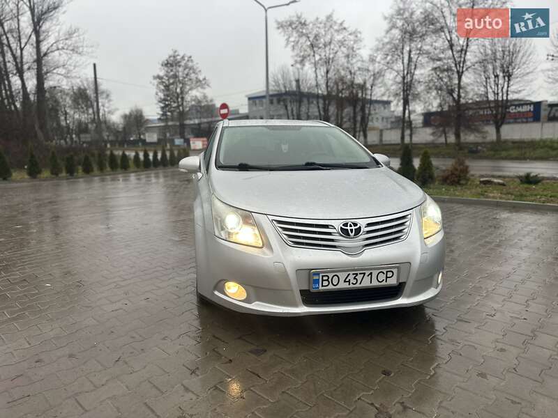Универсал Toyota Avensis 2010 в Тернополе