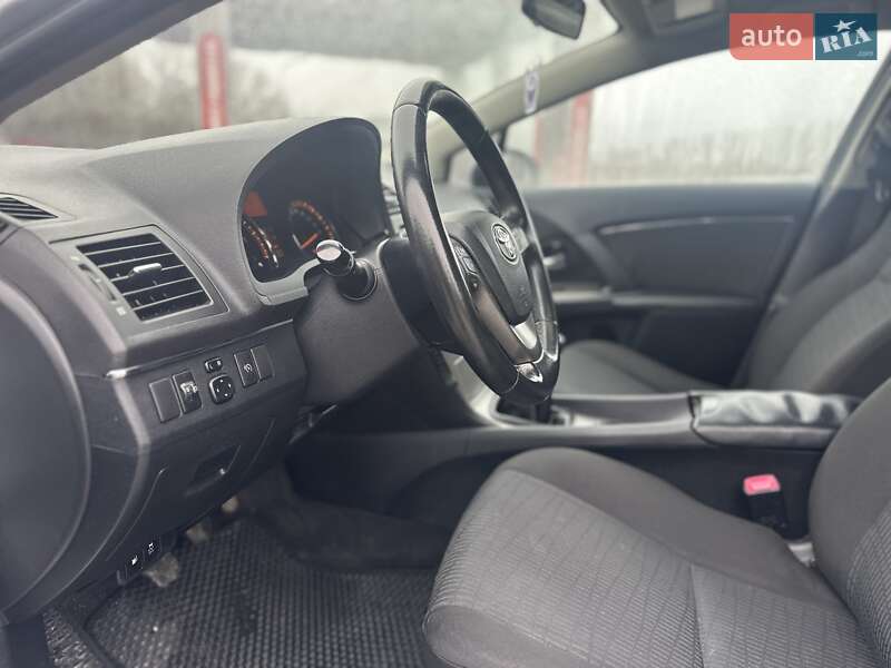 Универсал Toyota Avensis 2010 в Тернополе