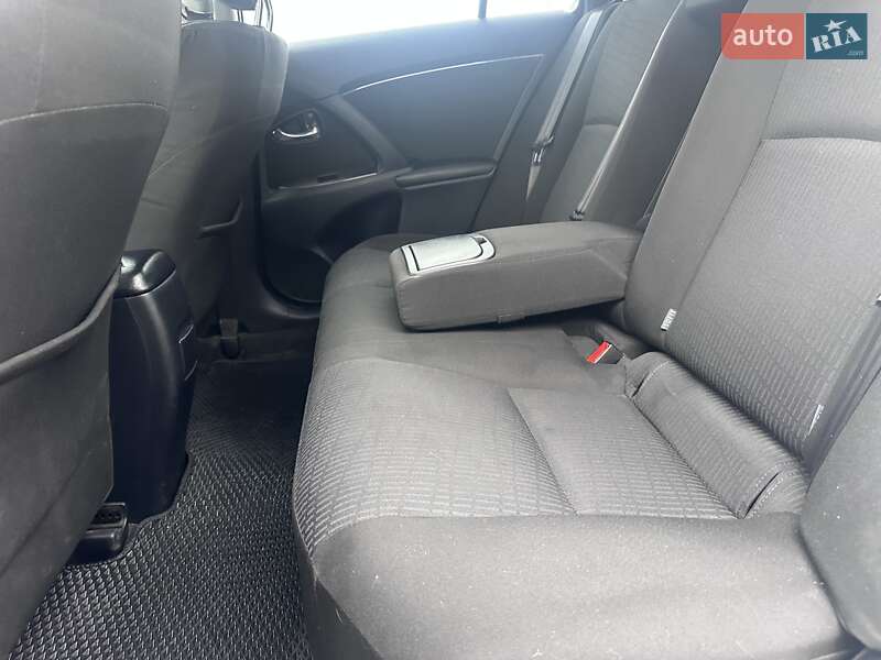 Универсал Toyota Avensis 2010 в Тернополе