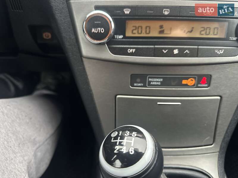 Универсал Toyota Avensis 2010 в Тернополе