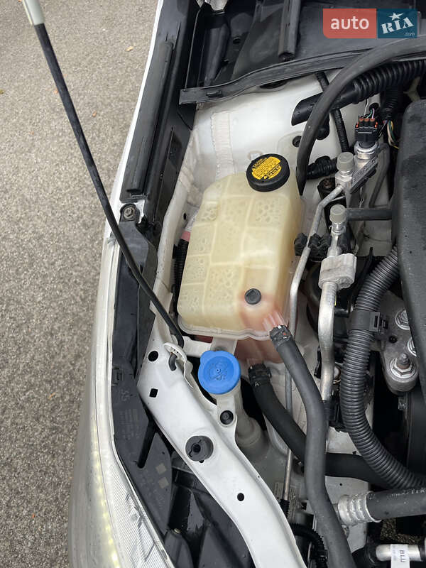 Универсал Toyota Avensis 2012 в Чернигове фото 14 Универсал Toyota Avensis 2012 в Чернигове