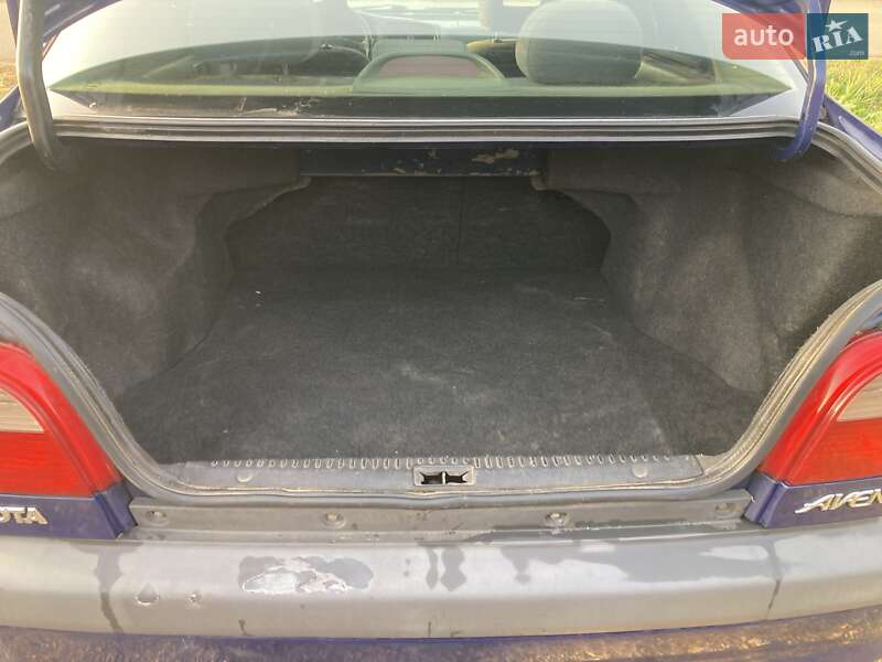 Седан Toyota Avensis 1998 в Одессе