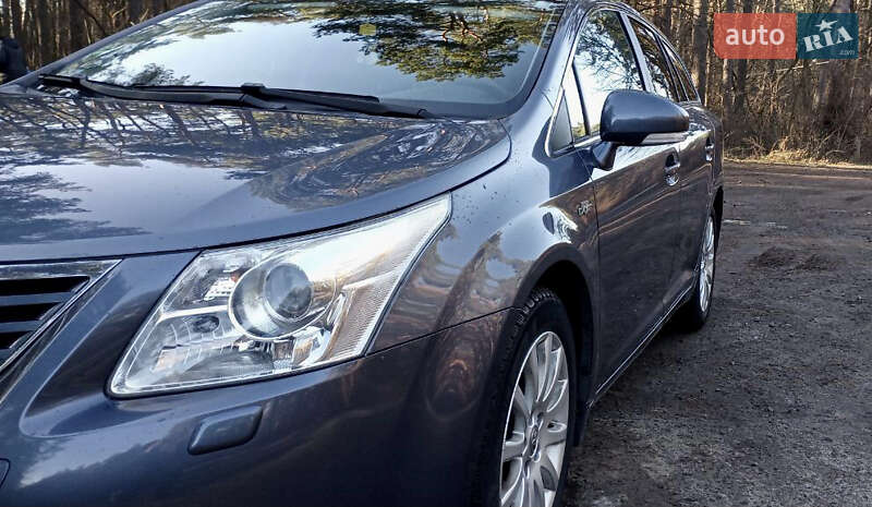 Универсал Toyota Avensis 2010 в Самборе