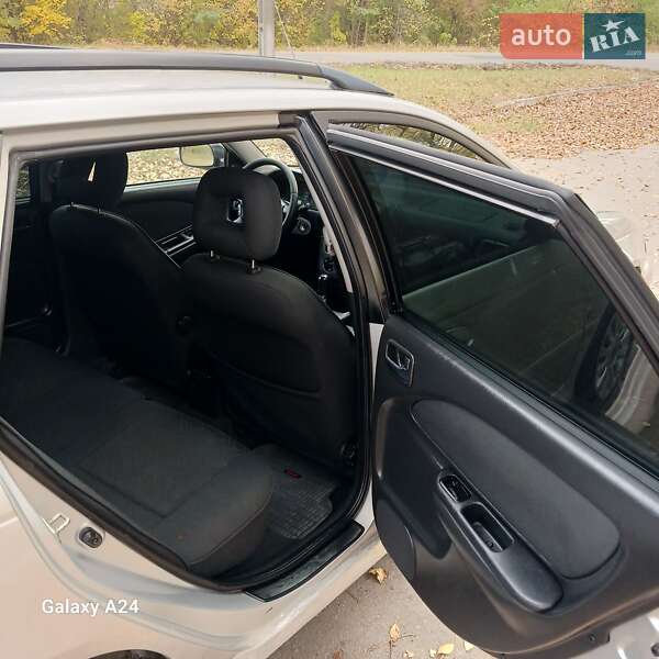 Універсал Toyota Avensis 2001 в Синельниковому