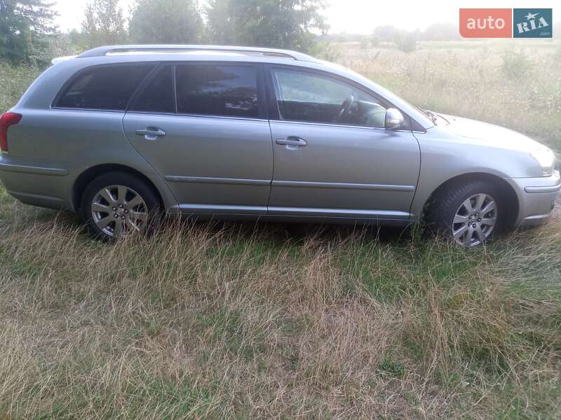 Універсал Toyota Avensis 2008 в Чернігові