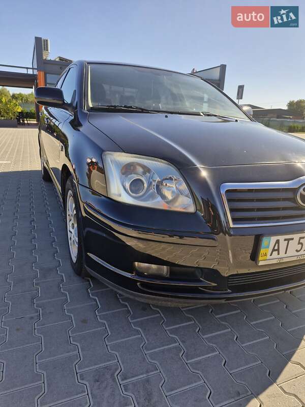 Седан Toyota Avensis 2005 в Виннице