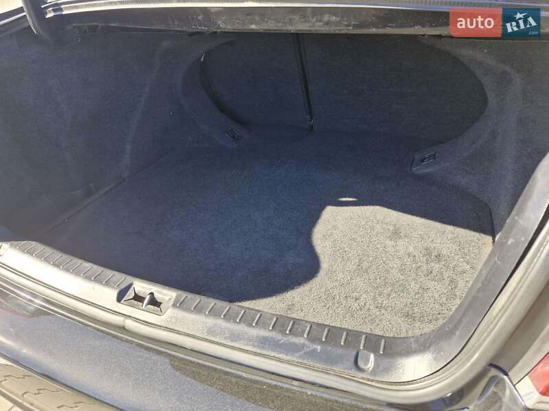 Седан Toyota Avensis 2005 в Виннице