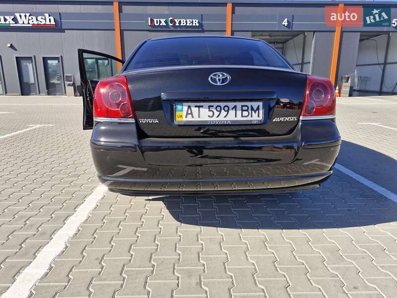 Седан Toyota Avensis 2005 в Виннице