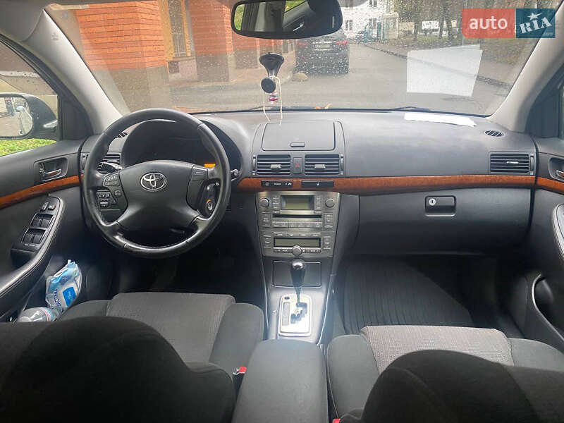 Седан Toyota Avensis 2006 в Киеве