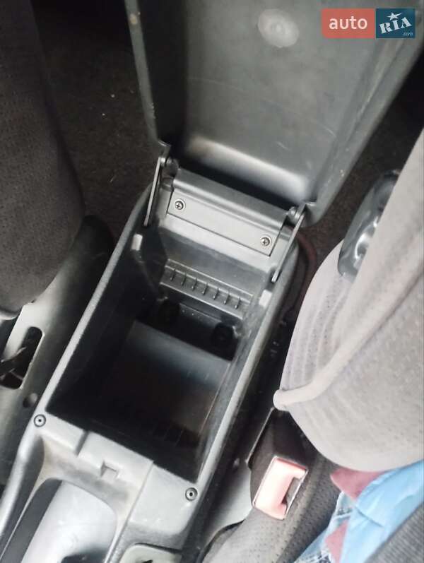 Универсал Toyota Avensis 2000 в Ивано-Франковске фото 9 Универсал Toyota Avensis 2000 в Ивано-Франковске