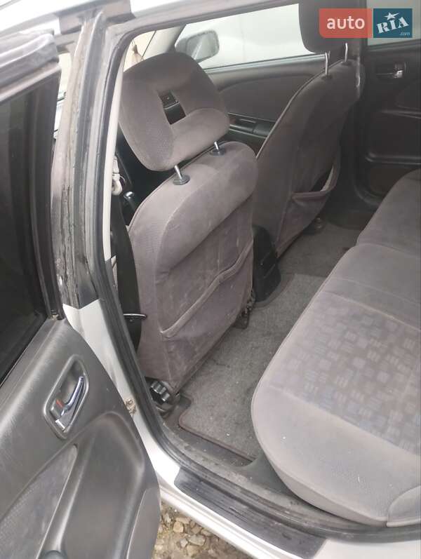 Универсал Toyota Avensis 2000 в Ивано-Франковске фото 14 Универсал Toyota Avensis 2000 в Ивано-Франковске