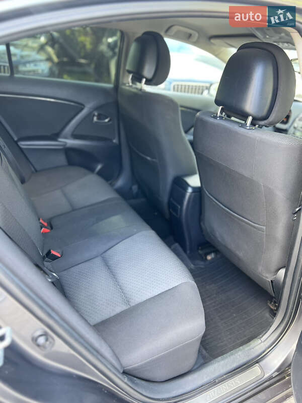 Седан Toyota Avensis 2009 в Одессе