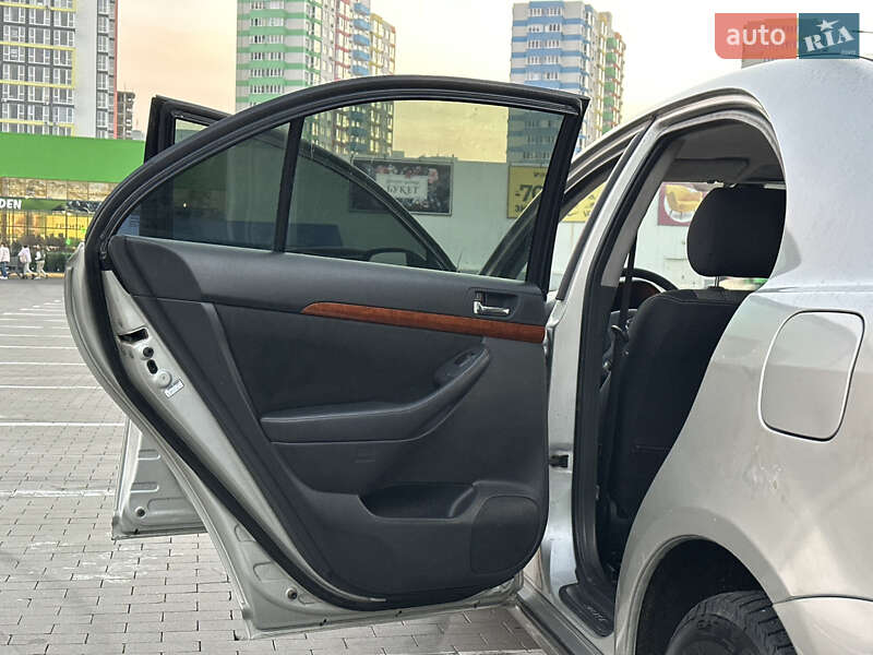 Седан Toyota Avensis 2007 в Одессе