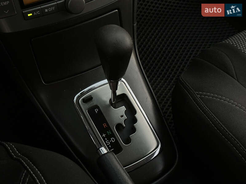 Седан Toyota Avensis 2007 в Одессе