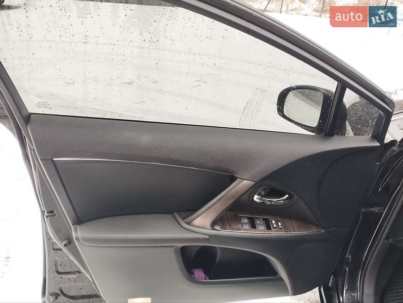 Универсал Toyota Avensis 2012 в Кременце