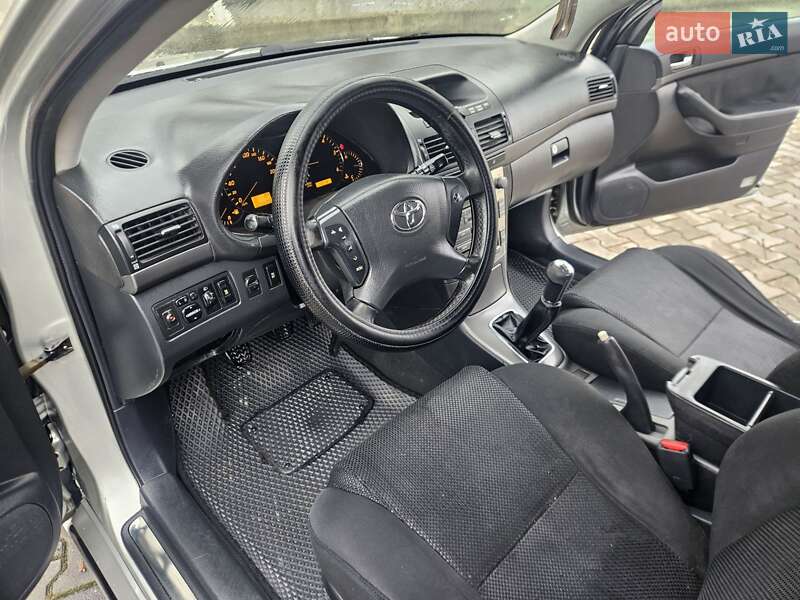 Універсал Toyota Avensis 2004 в Вінниці