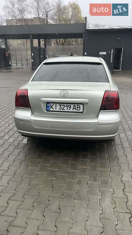 Седан Toyota Avensis 2006 в Киеве