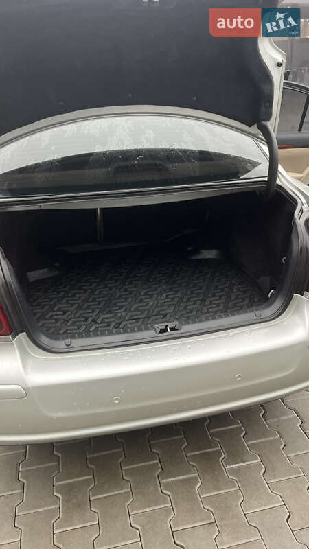 Седан Toyota Avensis 2006 в Киеве