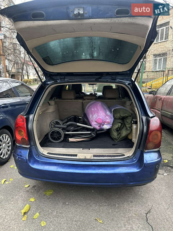 Универсал Toyota Avensis 2003 в Киеве