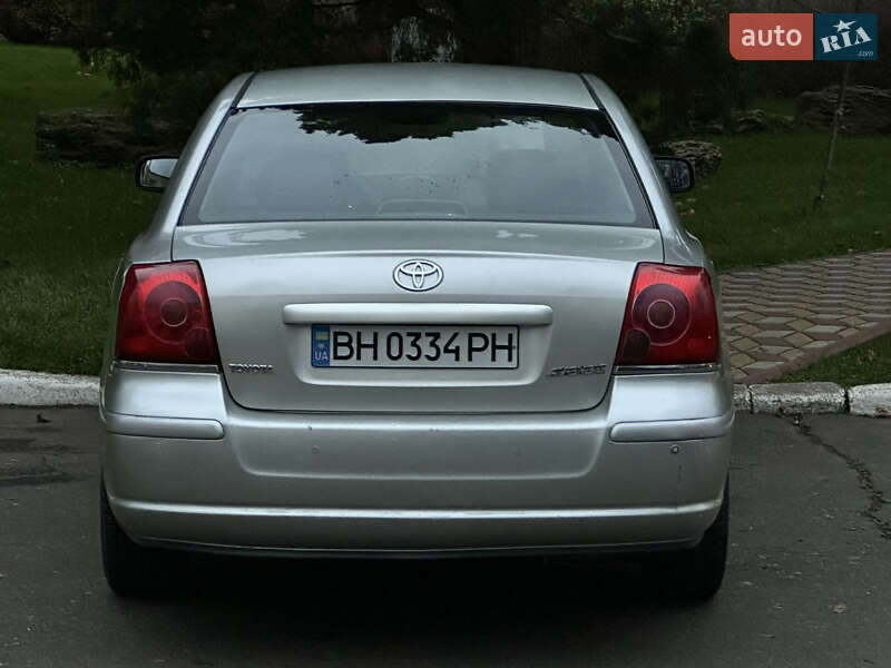 Седан Toyota Avensis 2004 в Одессе