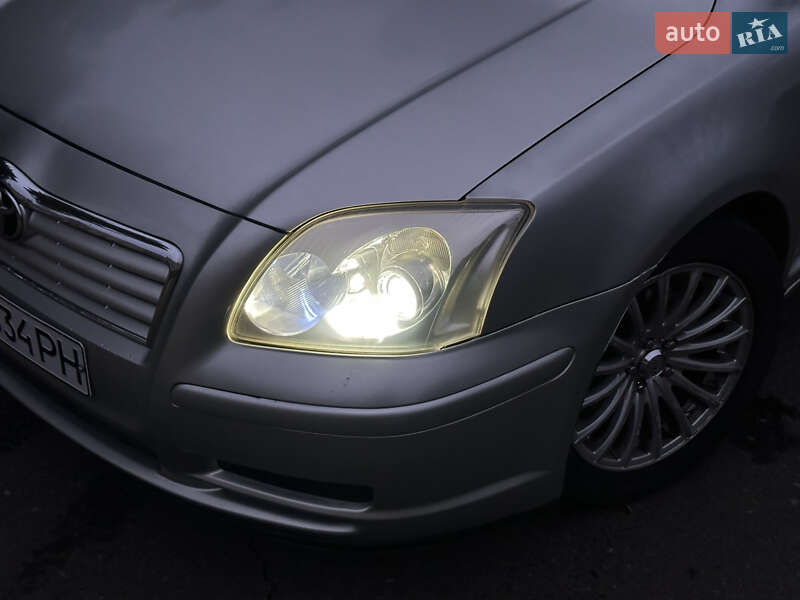 Седан Toyota Avensis 2004 в Одессе