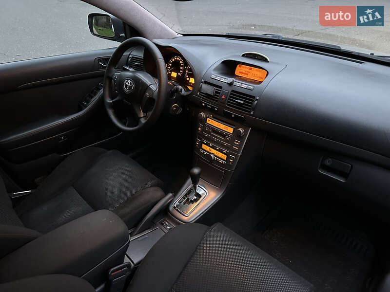 Седан Toyota Avensis 2004 в Одессе