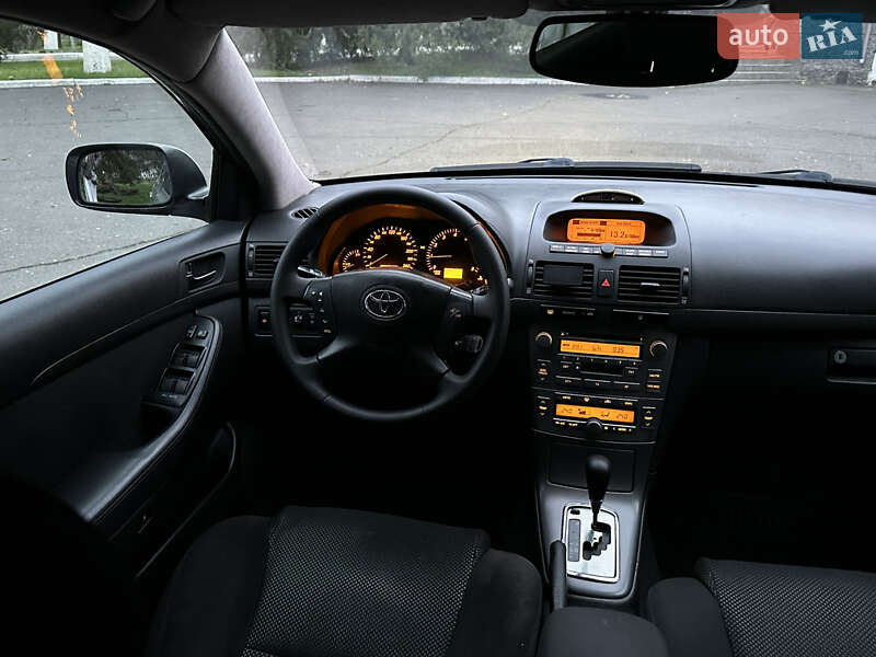 Седан Toyota Avensis 2004 в Одессе