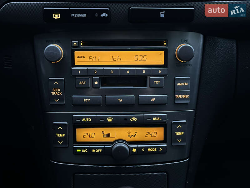 Седан Toyota Avensis 2004 в Одессе