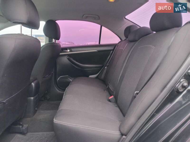 Седан Toyota Avensis 2008 в Львове