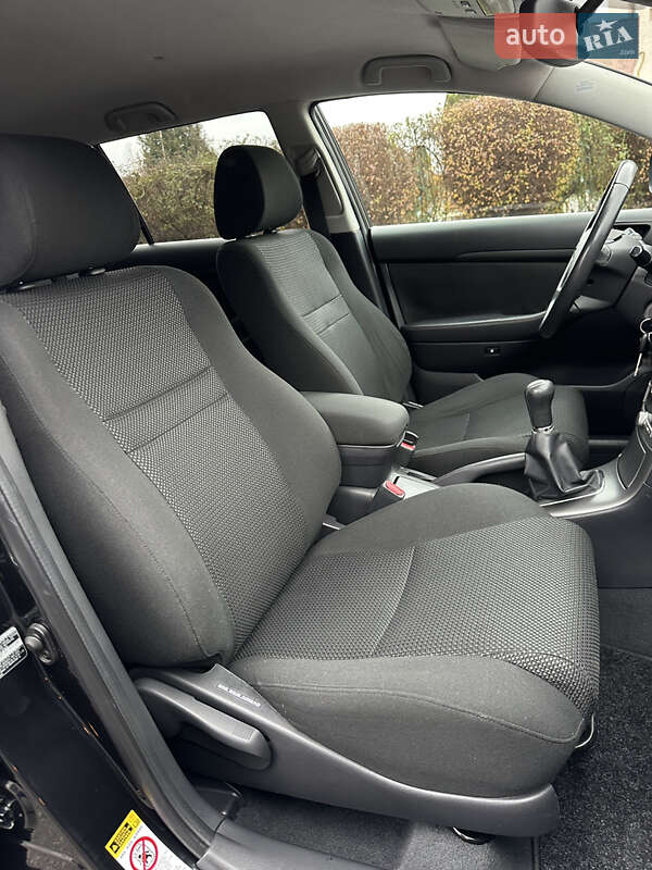 Универсал Toyota Avensis 2005 в Тернополе