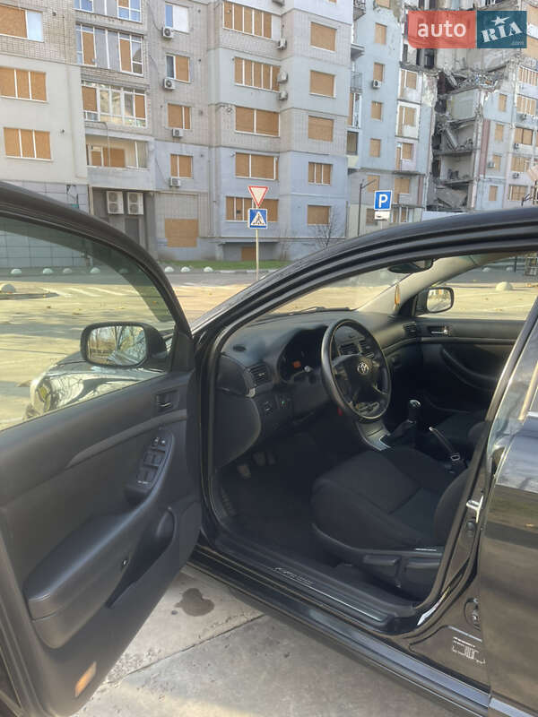 Седан Toyota Avensis 2008 в Херсоне