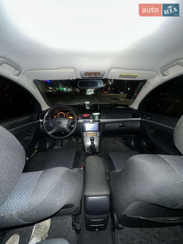 Универсал Toyota Avensis 2007 в Чернигове