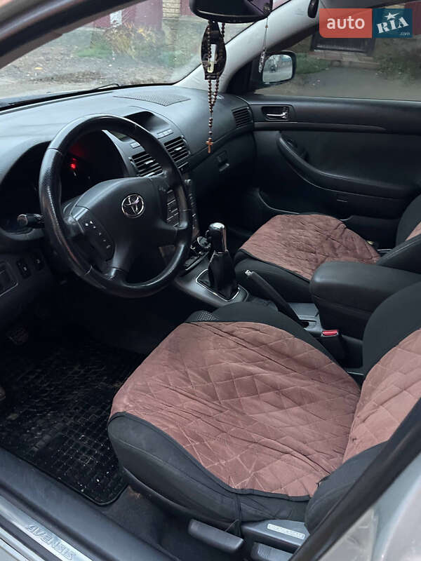 Универсал Toyota Avensis 2005 в Новой Ушице