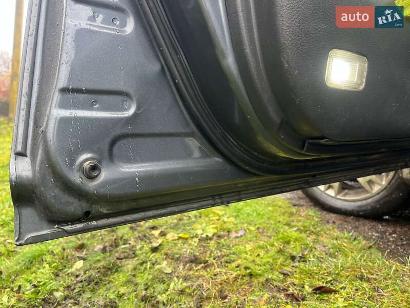 Седан Toyota Avensis 2005 в Днепре