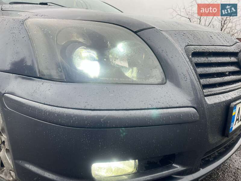 Седан Toyota Avensis 2005 в Днепре