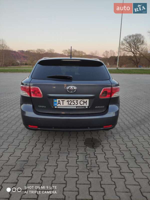 Универсал Toyota Avensis 2010 в Хырове