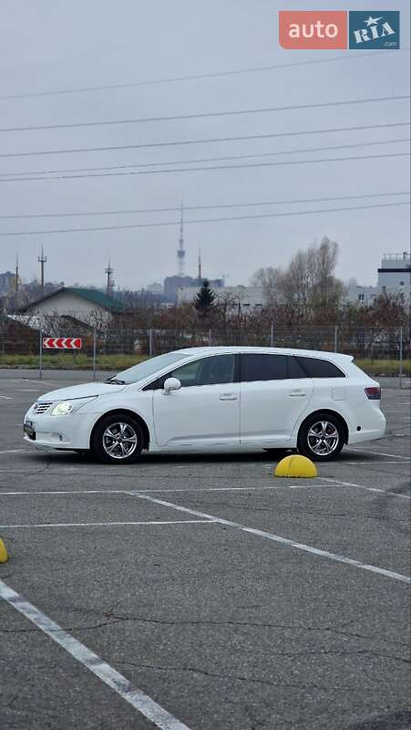 Универсал Toyota Avensis 2010 в Киеве