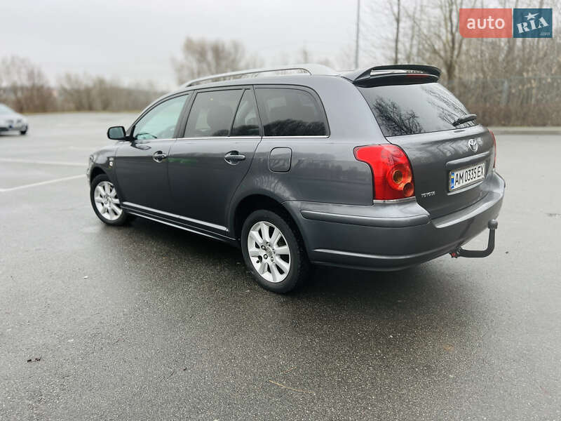 Універсал Toyota Avensis 2006 в Бучі