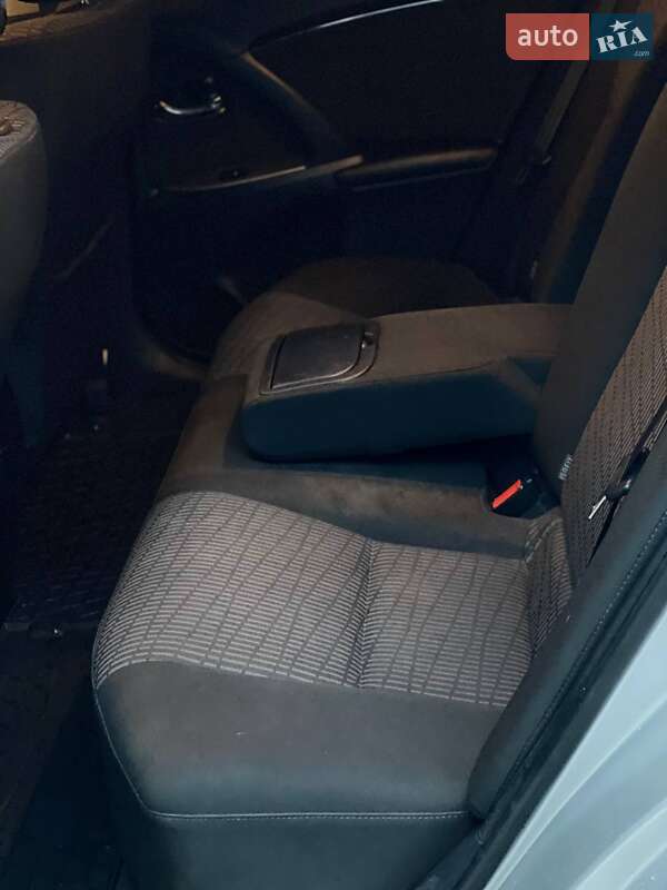 Універсал Toyota Avensis 2011 в Києві