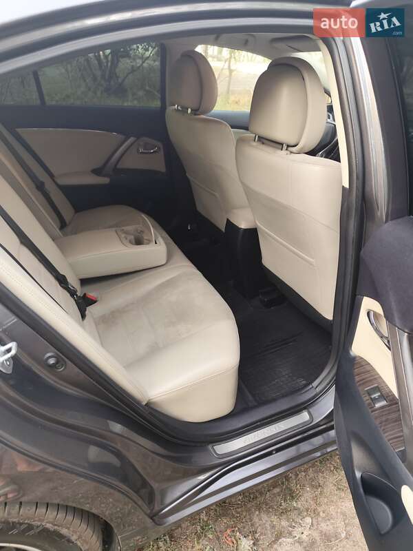 Седан Toyota Avensis 2012 в Харькове