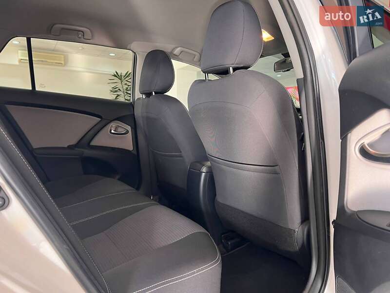 Універсал Toyota Avensis 2016 в Ужгороді фото 10 Універсал Toyota Avensis 2016 в Ужгороді