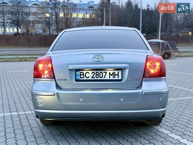 Седан Toyota Avensis 2008 в Львові