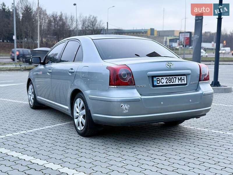 Седан Toyota Avensis 2008 в Львові