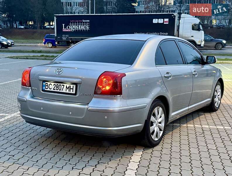 Седан Toyota Avensis 2008 в Львові