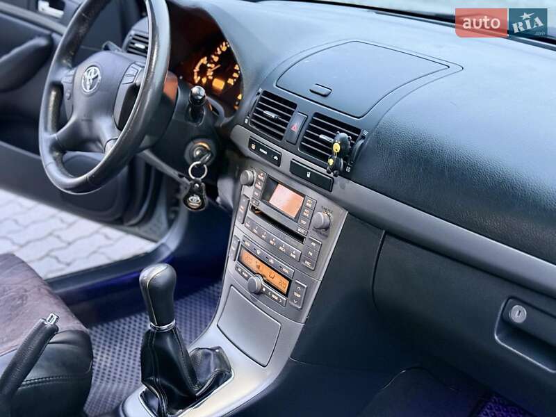 Седан Toyota Avensis 2008 в Львові