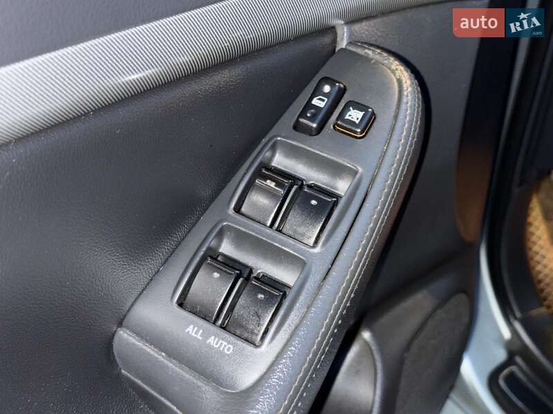 Седан Toyota Avensis 2008 в Львові