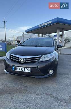 Седан Toyota Avensis 2014 в Білгороді-Дністровському