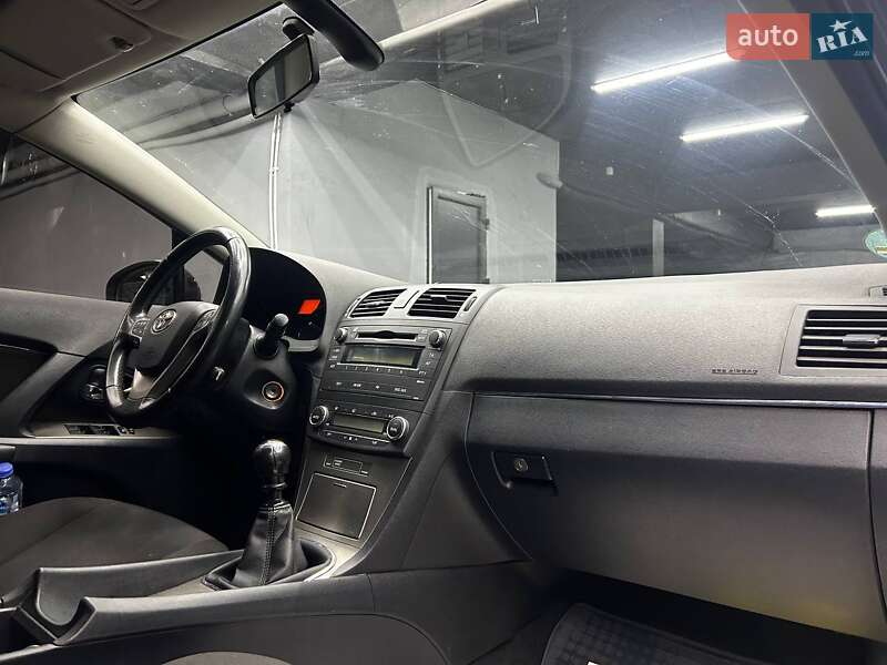 Универсал Toyota Avensis 2008 в Черновцах