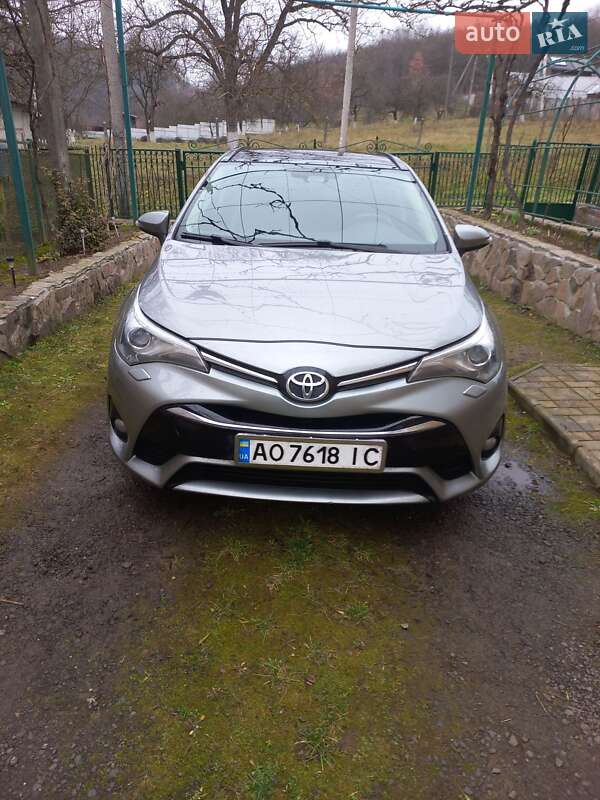 Toyota Avensis 2015