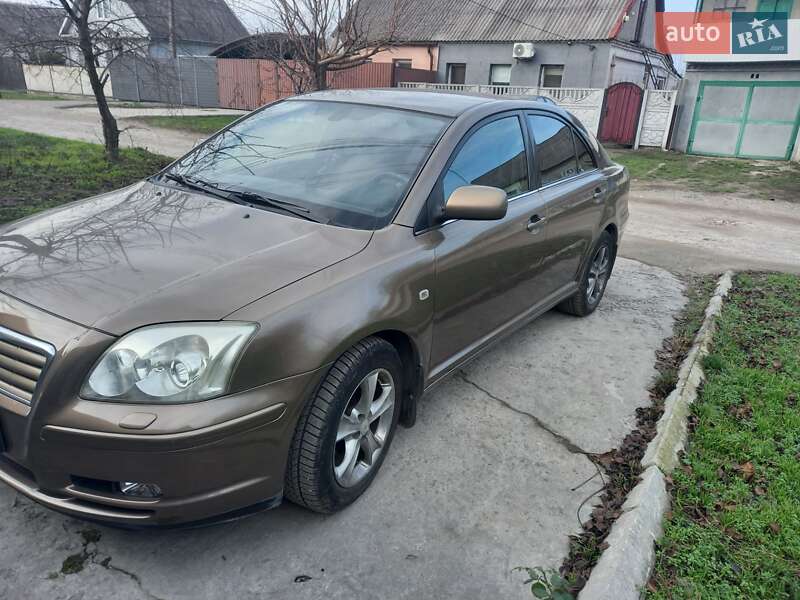 Лифтбек Toyota Avensis 2003 в Каменском
